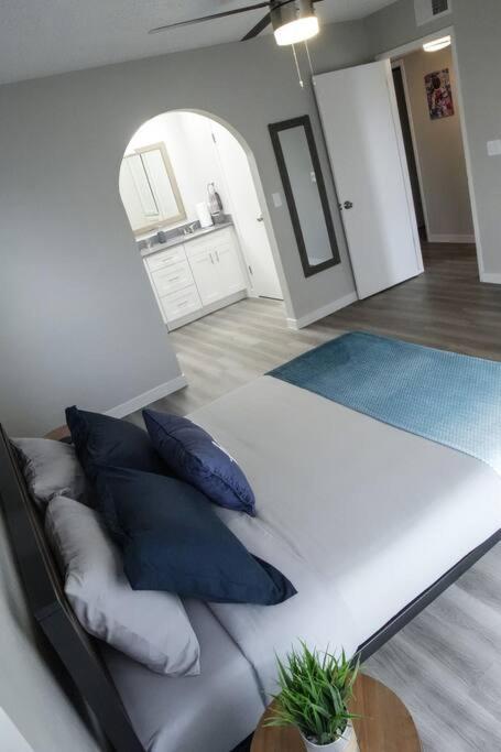 2 Bedroom Minutes From Las Vegas Strip And Airport ภายนอก รูปภาพ