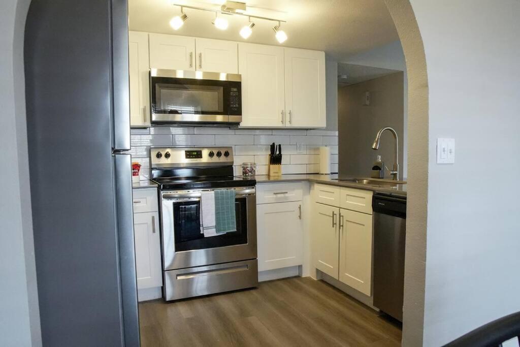 2 Bedroom Minutes From Las Vegas Strip And Airport ภายนอก รูปภาพ