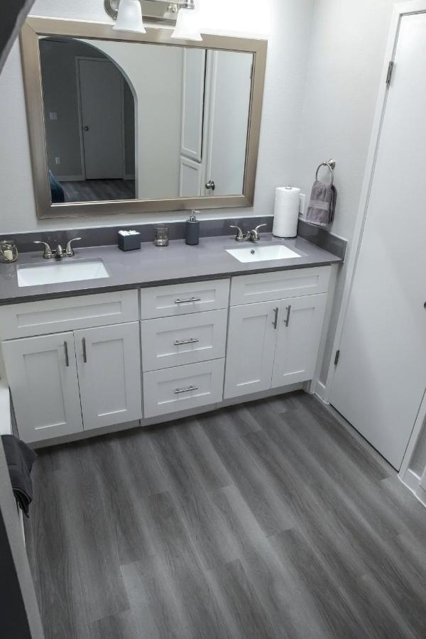 2 Bedroom Minutes From Las Vegas Strip And Airport ภายนอก รูปภาพ